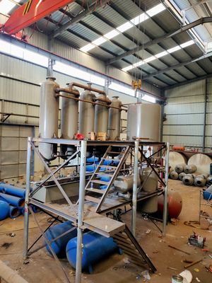 Sistema a vuoto continuo Macchina di distillazione olio di plastica per raffinerie diesel D2000*5000 mm