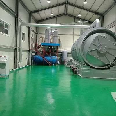 Convertire i rifiuti di pneumatici in prezioso olio di pirolisi con una macchina di riciclaggio a raffreddamento ad acqua