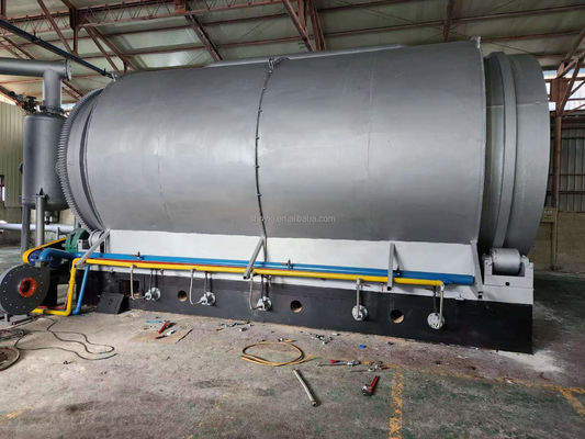 2800mm*7700mm Macchina di pirolisi da gomma a olio per l'utilizzo sostenibile delle risorse
